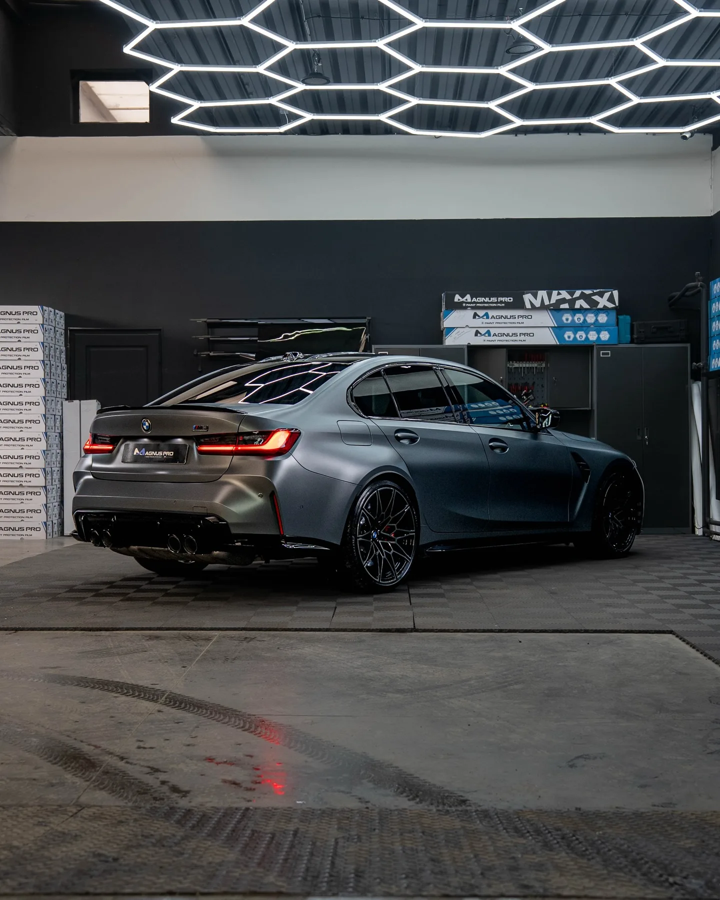 Sivé BMW M3 Competition s matnou fóliou Magnus Pro Matte v aplikačnom centre v Košiciach
