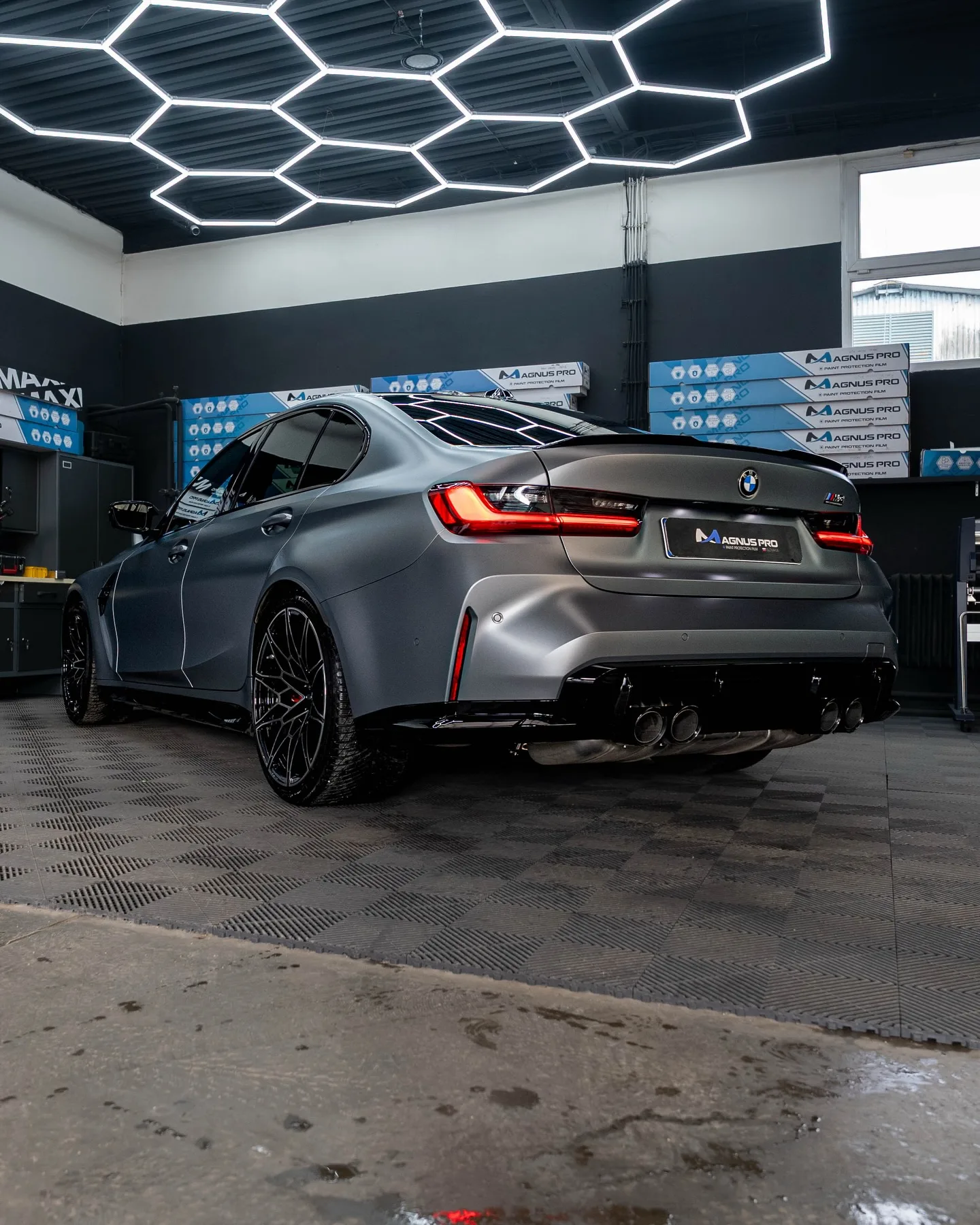 Sivé BMW M3 Competition s matnou fóliou Magnus Pro Matte v aplikačnom centre v Košiciach