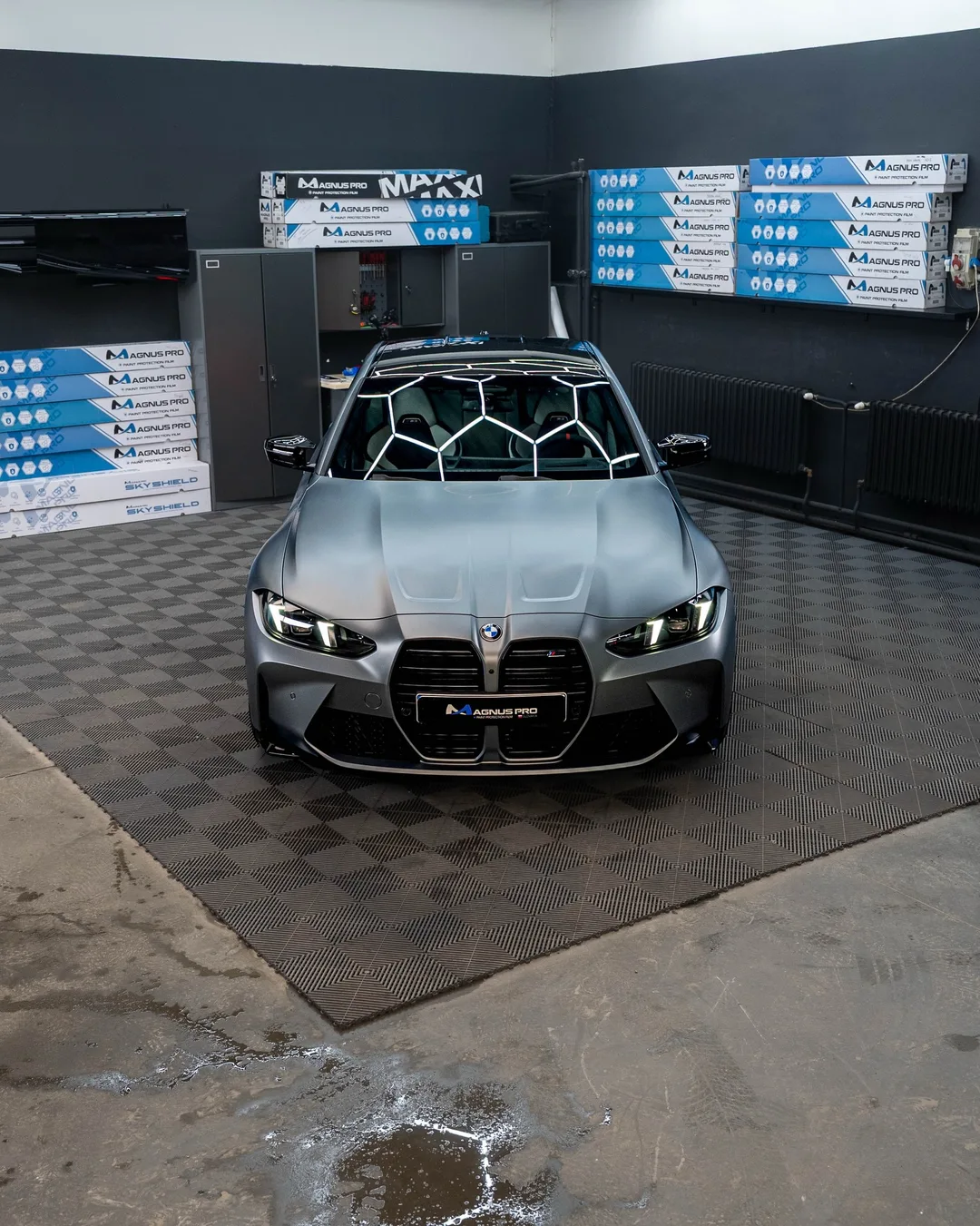 Sivé BMW M3 Competition s matnou fóliou Magnus Pro Matte v aplikačnom centre v Košiciach
