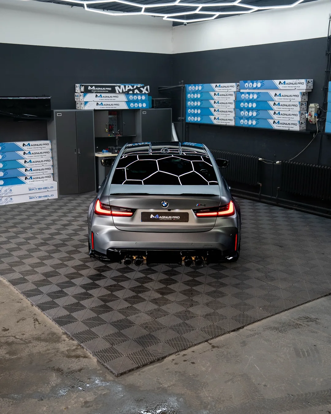 Sivé BMW M3 Competition s matnou fóliou Magnus Pro Matte v aplikačnom centre v Košiciach