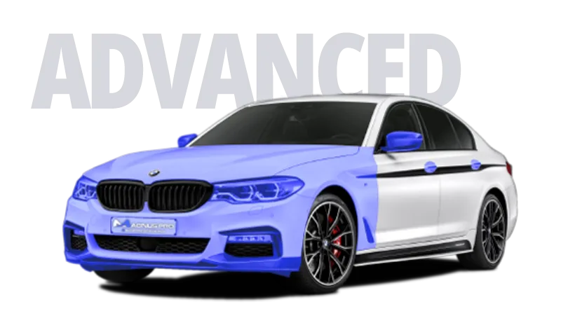 Advanced kit: na bielom sedane je modrou vyznačená kapota, predné blatníky, predný nárazník, svetlá, zrkadlá a vložky pod kľučkami